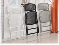Chaises pliantes empilables ergonomiques en plastique modernes et durables à dossier haut en métal et acier pour l'extérieur, les loisirs et les conférences, idéales pour les hôtels (vente en gros)