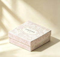 Boîte cadeau rigide de luxe à imprimé floral vintage avec fermeture magnétique, en matériaux recyclés, couvercle et base en papier, pour foulard et anniversaire