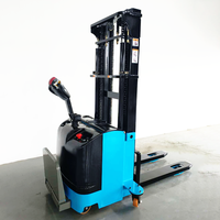 Nouveau chariot élévateur électrique compact avec une capacité de 2 tonnes pour les opérations de vente au détail et les opérations en entrepôt sécurisées