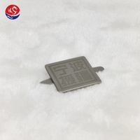 Accessoires de maroquinerie écologiques de luxe : Étiquettes carrées métalliques de 27 mm avec logo, nickel mat, personnalisables au laser