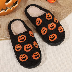 Nouvelles pantoufles en coton moelleux en forme de citrouille pour hommes et femmes, pantoufles chaudes pour la maison, pantoufles d'Halloween - Product Image 1