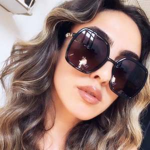 Gafas de Sol de Gran Tamaño con Marco Grande, Estilo Vintage de Lujo 2022, Protección UV400, Lentes Degradadas, Gafas de Sol Cuadradas Extra Grandes para Mujer - Product Image 1