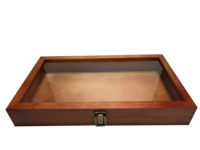 Vitrine en bois massif avec façade en verre pour objets de collection
