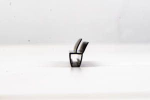 רצועת חותם מגומי פלסטיק שחור hydrorelax לדלתות מקלחת זכוכית הזזה - Product Image 5