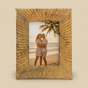 Cadre photo en bois de manguier de qualité supérieure avec des motifs traditionnels gravés à la main pour un usage de table, un cadeau et une présentation murale à vendre - Product Image 3