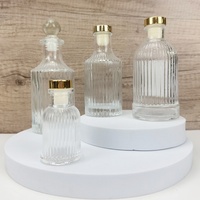 Diffuseur de parfum d'ambiance de luxe 100ml 200ml en verre transparent sérigraphié avec bouchons en verre doré personnalisables