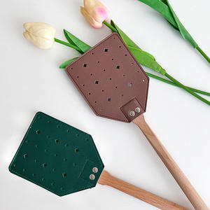 Wholesale Custom Beech Long Wood Handle Leather Fly Swatter for Home Indoor Outdoor - Product Image 2