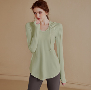 Haut de yoga ample à manches longues et à capuche pour femme, sweat-shirt décontracté mi-long pour le fitness, vêtement de sport d'automne - Product Image 6