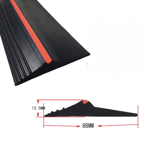 Fabriqué en Chine Bande <span class=keywords><strong>de</strong></span> <span class=keywords><strong>porte</strong></span> <span class=keywords><strong>de</strong></span> <span class=keywords><strong>garage</strong></span> Bande d'étanchéité <span class=keywords><strong>de</strong></span> seuil <span class=keywords><strong>de</strong></span> <span class=keywords><strong>porte</strong></span> <span class=keywords><strong>Joint</strong></span> en <span class=keywords><strong>caoutchouc</strong></span> <span class=keywords><strong>pour</strong></span> <span class=keywords><strong>porte</strong></span> <span class=keywords><strong>de</strong></span> <span class=keywords><strong>garage</strong></span> - Product Image 5