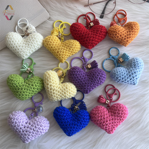 2026 새로운 디자인 맞춤형 하트 수제 크로셰 가방 키체인 휴대폰 액세서리 핸드백 펜던트 태슬 가방 키링 하트 키체인 - Product Image 1