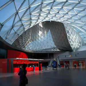 مبنى حديث عالي الجودة من الهياكل الفولاذية المقاومة للعوامل الجوية للمكاتب ومراكز العرض والأسواق الكبرى والمعارض الخضراء - Product Image 1