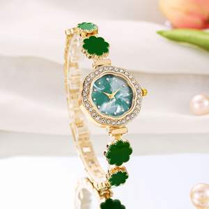 Offre Spéciale mode fleur de prunier bracelet montre à quartz dames montre gemme tempérament montre-bracelet pour filles Montre Femme - Product Image 1