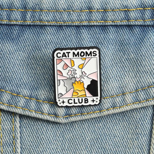 Pin Enamel Klub Ibu Kucing, Desain Kartun Cakar Kucing Lucu, Bros Kerah Grosir - Product Image 1