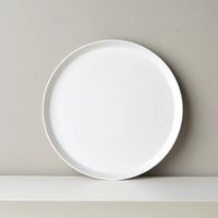 Assiette à steak plate et ronde blanche, faite à la main, de la marque danoise V, style occidental nordique, motif uni, exquise, pour le petit-déjeuner et le dîner.