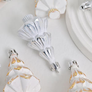 Nuevo Retro blanco 8CM colgante de Navidad pequeño festivo adornos colgantes de Navidad decoraciones de bolas y árboles - Product Image 1