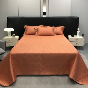 Ensemble de literie en coton quatre pièces de style hôtel de luxe simple housse de couette à longues fibres impression réactive 200TC jetable toutes saisons - Product Image 1