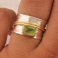 CAOSHI Trendiger Grüner Stein Zweifarbig Silber-Gold-Plattierter Breiter Ring Exquisites Liniendesign Damen Party Messing Schmuck Bandring
