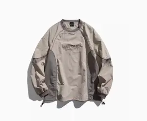 ユニセックスのトレンディで用途の広いカジュアルストライプトップ防風シャツ用の春のプルオーバーレタープリントスウェットシャツ