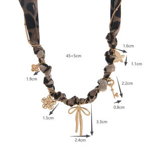 En gros, Ensemble de bijoux pour femme avec collier foulard en soie, collier ras-du-cou à pendentif en acier inoxydable et collier à breloque cœur et nœud papillon - Product Image 2