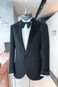 Trajes ajustados de 3 piezas de negocios personalizados, vestido de boda para novio, fiesta, <span class=keywords><strong>ceremonia</strong></span>, esmoquin puro, chaqueta negra hecha a mano - Product Image 2