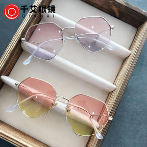 เฉียนไนแว่นกันแดดทรงไม่สมมาตรสำหรับผู้หญิงกรอบสีเงินเลนส์พีซีป้องกันรังสียูวี 100% แฟชั่นกันแดดประเภท 3 - Product Image 1