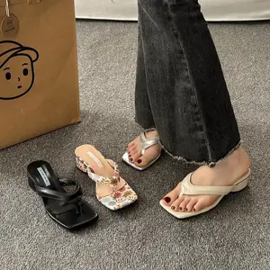 Giày cổ vuông đầu giữa gót Dép vuông đầu dày cao su duy nhất retro thời trang giản dị bán buôn Dép Flip Flops