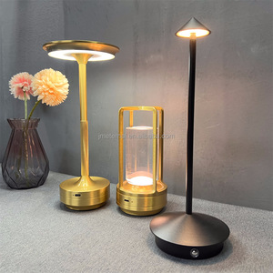 Luminaires de table modernes de luxe LED à gradation <span class=keywords><strong>design</strong></span> avec <span class=keywords><strong>lustre</strong></span> en cuivre doré pour salle à manger - Product Image 1