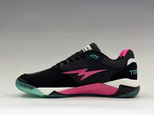 Nouvelles chaussures de <span class=keywords><strong>futsal</strong></span> d'intérieur pour hommes, tige en mesh respirant, antidérapantes, durables, chaussures de football de printemps, vente en gros - Product Image 1