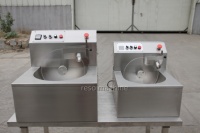 Petite machine à tempérer avec mélangeur distributeur de chocolat et machine à fondre avec table vibrante vibrante