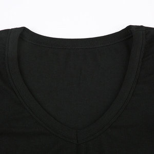 OEM personnalisé été sexe plaine noir basique T-Shirt à manches courtes décontracté mignon Tee Slim <span class=keywords><strong>Fit</strong></span> tricot côtelé col en V Crop Tops pour les femmes - Product Image 3