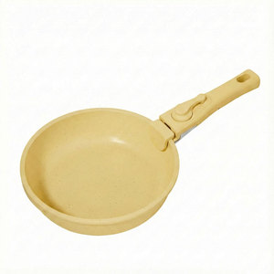 Juego de Ollas y Sartenes de Aluminio Amarillo E-Top, No Tóxicas, Aptas para Cocina de Gas e Inducción, Apilables, con Asas - Product Image 5