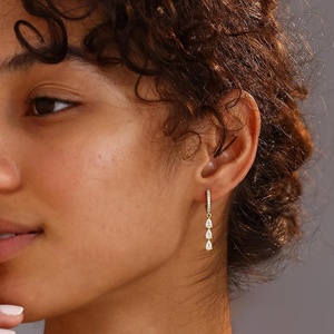 Pendientes de borla impermeables de cobre con baño de oro de 14k, con circonita cúbica de corte pera y engaste de garra, de estilo sencillo y moderno, para mujer - Product Image 5