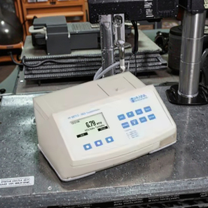 Turbidimètre Hanna HI88713-01 ISO7027 01000 FNU, alimenté par batterie, en plastique, de paillasse, pour tests d'eau en laboratoire, garantie 1 an - Product Image 3