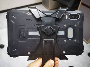 Tableta Robusta para Campo de Trabajo de 8 Pulgadas, Qualcomm Octa Core, Batería Masiva de 10200 mAh, Resistente al Agua IP69K, Perfecta para Gestión de Flotas en Exteriores - Product Image 4
