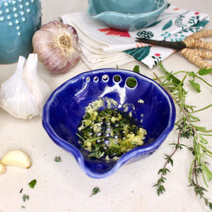 Coupe-herbe et ail en un seul outil de cuisine bol à salade bol à vinaigrette plat en grès fait à la main bol à ail et à herbes - Product Image 2