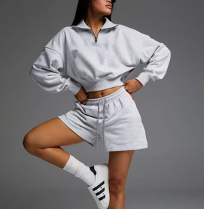 Set da Donna con <span class=keywords><strong>Felpa</strong></span> Corta con Zip a Un Quarto e Pantaloncini Comodi con Logo Personalizzato, Completo Sportivo Casual a Due Pezzi, Abbigliamento da Casa Estivo - Product Image 1