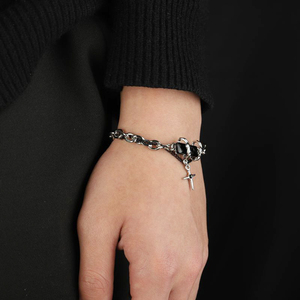 Bracciale da uomo in acciaio inossidabile anti-ossidazione - Catena delicata con ciondolo quadrato in zircone, gioiello impermeabile - Product Image 3