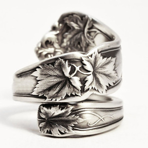 Bague ouverte vintage en forme de feuille d'érable pour femme, style vieilli texturé, accessoire de bijouterie simple pour tenue quotidienne - Product Image 1