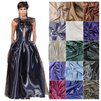 Tissu satiné 100% polyester 150 g/m² noir brillant effet liquide, organza écologique brillant pour robes de mariée et vêtements pour filles