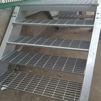 Marche d'Escalier Extérieur Durable en Acier au Carbone, Grille Métallique Galvanisée en Fer Inoxydable pour Bâtiments, Marches en Acier pour Extérieur Fournies par l'Usine