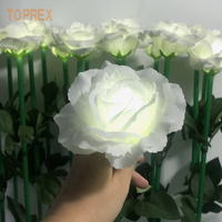 Offre Spéciale étanche lumières de noël mariage événement décor en gros peut personnalisé fleurs bleues roses artificielles avec lumières led