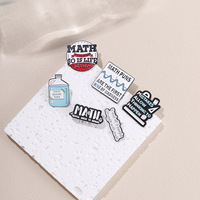 Chimie mathématiques Science métal broches épinglette blanc Simple lettres Badge cadeau pour enseignant étudiants Geek émail broche