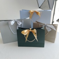 Sacs en papier d'art pour cadeaux, sacs de shopping de luxe en papier blanc avec impression en gravure personnalisée, logo imprimé, pour chaussures, vêtements, emballage