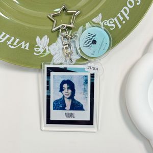Kpop BT Merch: Llavero de acrílico de doble cara con foto de CD y accesorios para bolsos, ideal para fans del K-pop. - Product Image 4