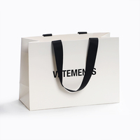 Sac en papier kraft de luxe imprimé avec logo personnalisé, sac fourre-tout, sacs en papier épais pour cosmétiques, pour magasin de vêtements, supermarché