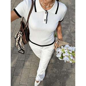 Suéter Polo Blanco de Manga Corta para Mujer, Talla S, Estilo Casual - Product Image 1
