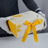 Boîte d'emballage jaune avec impression, fermeture magnétique, couvercle à rabat, boîte de rangement pour cosmétiques, maquillage, chaussures, emballage pliable pour vêtements