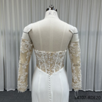 Magnifique robe de mariée sirène en satin blanc à manches longues et tulle