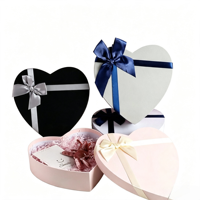 Boîte cadeau de luxe rigide en forme de cœur de 2 mm avec pelliculage mat et gaufrage pour emballage de Saint-Valentin et de mariage, personnalisable pour chocolats