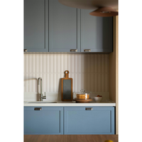 Meubles de cuisine sur mesure de luxe en laque, îlot d'évier, design de meubles de cuisine, armoire de cuisine moderne